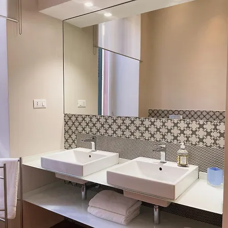 Mirabello Apt, 2 Ac, 2 Bagni, Area Pedonale, Montacarichi Per Valigie, Garage Privato A 600mt, Life Daire *