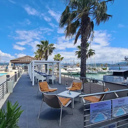 Mirabello Apt, Elegant And Shiny, 2bdr Ac, 2 Bth, Private Parking!